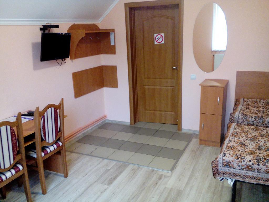 Hostel On Flotska Ivano-Frankivszk Kültér fotó