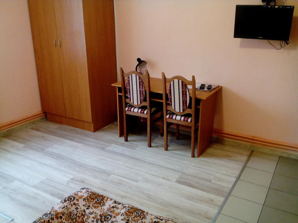Hostel On Flotska Ivano-Frankivszk Kültér fotó